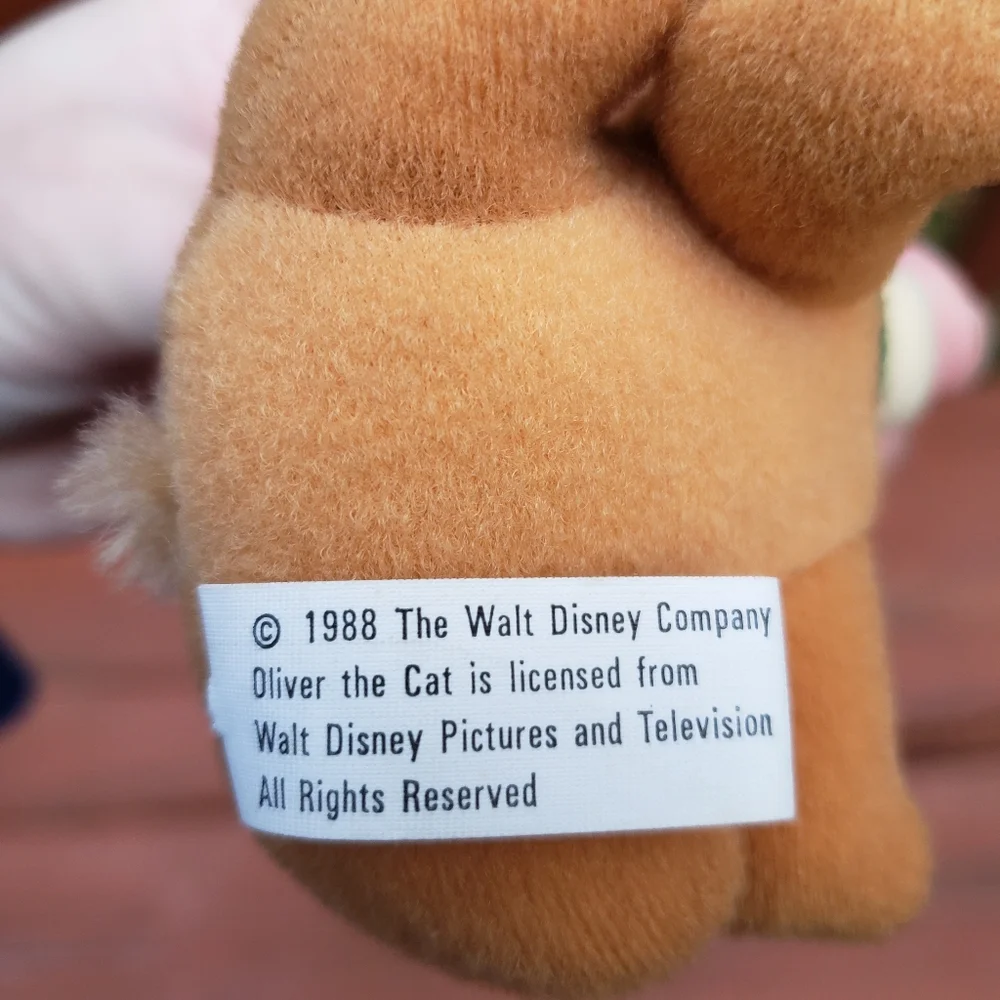 1988 The Walt Disney Company 'Oliver The Cat' Plush Ornament